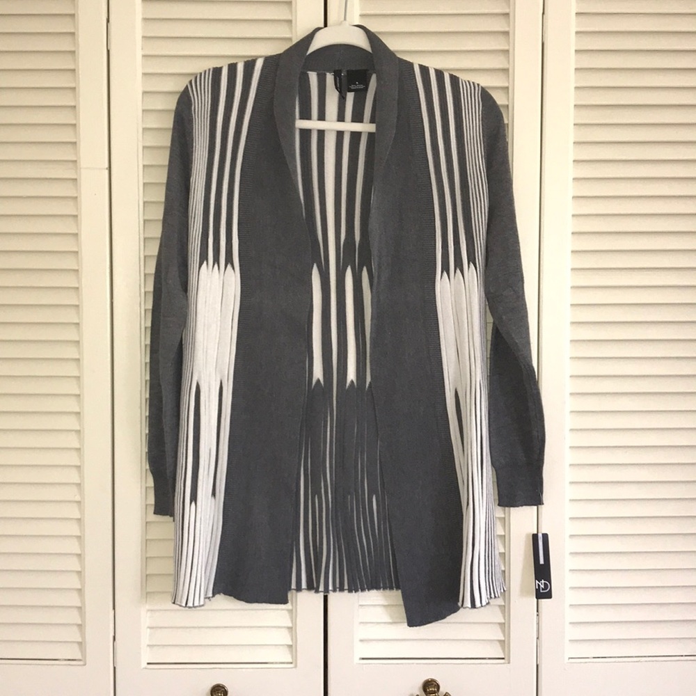 NWT Womens Size Small New Directions Cardigan.